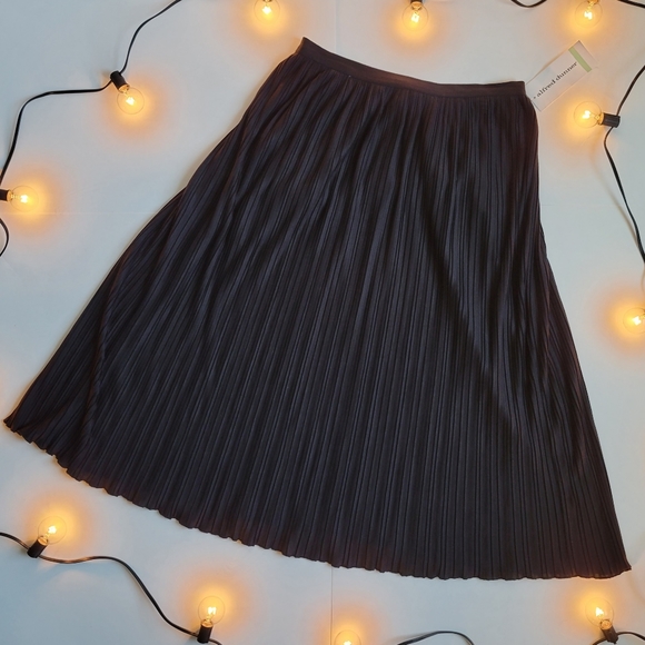 Alfred Dunner Pleated Full Skirt Black Size 8 - Picture 1 of 6